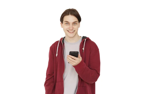 Onnellinen Nuori Aikuinen Mies Joka Käyttää Älypuhelimen Matkapuhelinta Puheluihin Sosiaaliseen — kuvapankkivalokuva