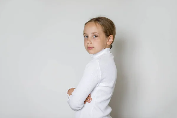 Красива Розумна Дівчинка Років Студійний Портрет — стокове фото