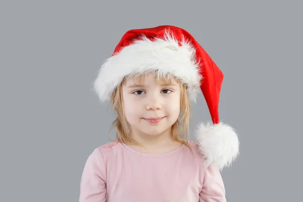 Noel Çocuğu Kız Bebek Noel Baba Gri Arka Planda Noel — Stok fotoğraf
