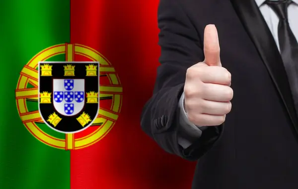 Португальская Концепция Бизнесмен Показывающий Большой Палец Фоне Флага Португалии — стоковое фото