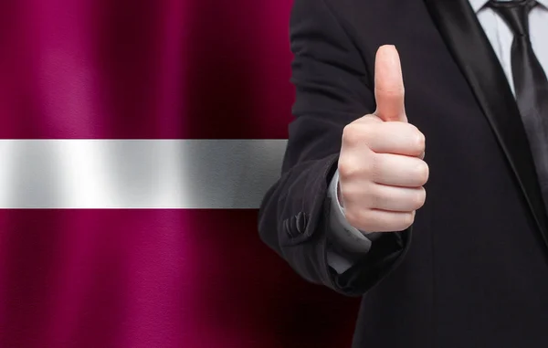 Λετονική Ιδέα Επιχειρηματίας Δείχνει Τον Αντίχειρα Επάνω Στο Φόντο Της — Φωτογραφία Αρχείου