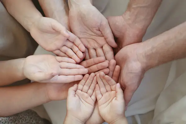 Mãos Humanas Muitas Pessoas Segurando Espaço Vazio Mão Juntas — Fotografia de Stock