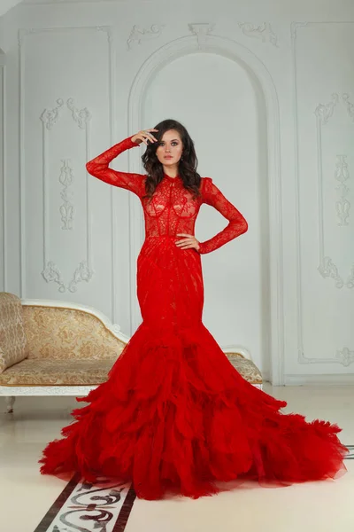 Elegante Mujer Modelo Perfecto Vestido Noche Rojo Señora Sensual Agradable — Foto de Stock