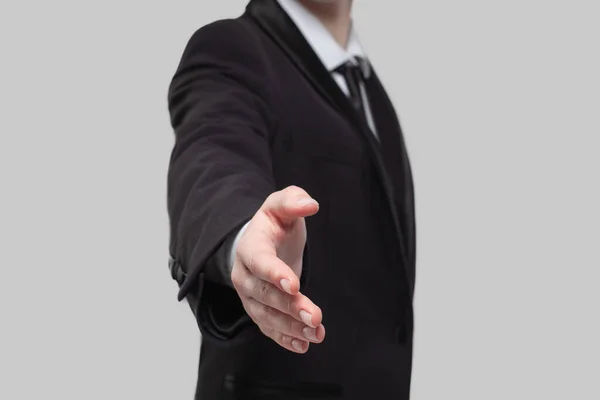 Geschäftsmann Anzug Schüttelt Vor Grauem Studiowand Hintergrund Die Hand — Stockfoto