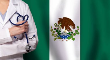 Meksika tıbbı ve sağlık hizmeti kavramı. Doktor, Maxico 'nun bayrağına yaklaşın.