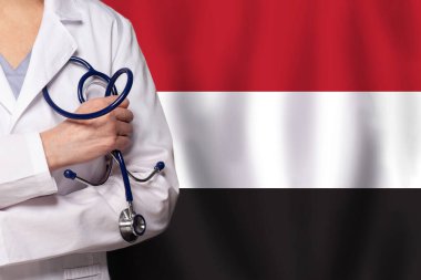 Yemen tıbbı ve sağlık hizmeti kavramı. Doktor, Yemen bayrağına yaklaşın.