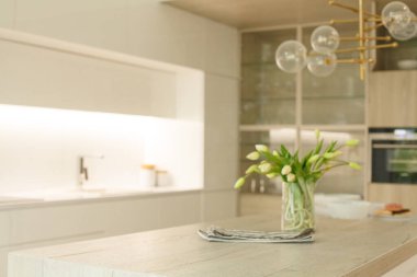 Bulanık beyaz modern mutfak arka planı