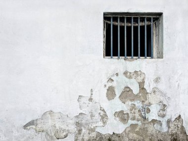 Pencere detayına sahip beyaz sıva duvarı, doku arkaplanı