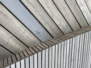 Gri ahşap kaplama dokusu. Soyut desenli ahşap malzeme yüzeyi