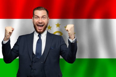 Tacikistanlı mutlu işadamı Tacikistan İş, Eğitim, Diploma ve Vatandaşlık Konsepti 'nin arka planında.