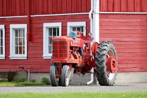 Volle Frontansicht Eines Klassischen Roten Farmall Traktors Restauriert Und Vor — Stockfoto