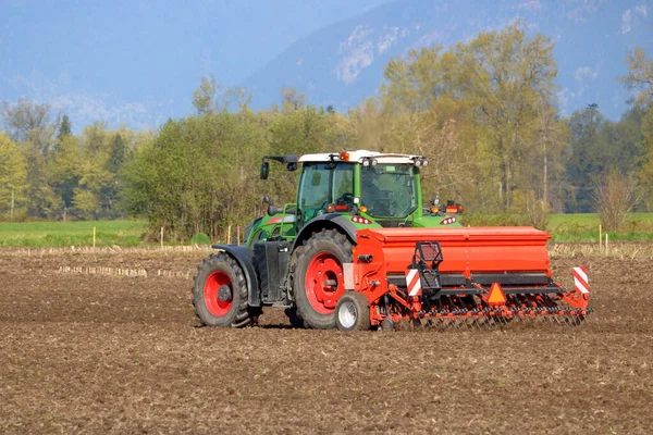 Vollständige Rückansicht Einer Drillmaschine Die Der Landwirtschaft Verwendet Wird Saatgut — Stockfoto