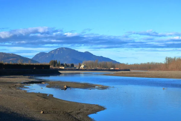 Bred Utsikt Över Floden Fraser Södra Kanada Och Grunt Vatten — Stockfoto