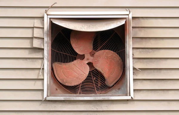 Close Detailed View Rusty Industrial Fan Mounted Side Building Background — Stock Photo, Image