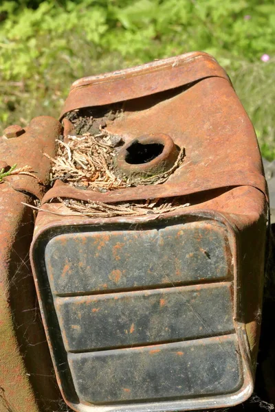 Eski Bir Döneme Ait Terk Edilmiş Bir Araca Bağlı Paslı — Stok fotoğraf