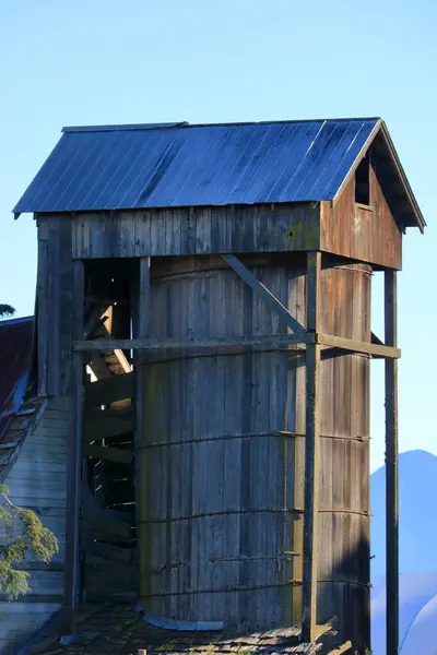 Вертикальный Вид Традиционных Деревянных Зернохранилищ Часто Встречающихся Североамериканских Фермах Стоковая Картинка
