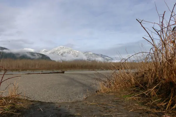 Kilometerweit Ausgetrocknetes Flussbett Während Der Langen Wintermonate British Columbia Kanada lizenzfreie Stockbilder