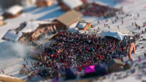 Estância Esqui Montanha Festival Multidão Música — Vídeo de Stock