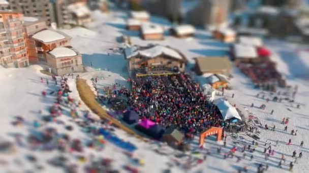Skigebied Bergen Festival Menigte Muziek — Stockvideo