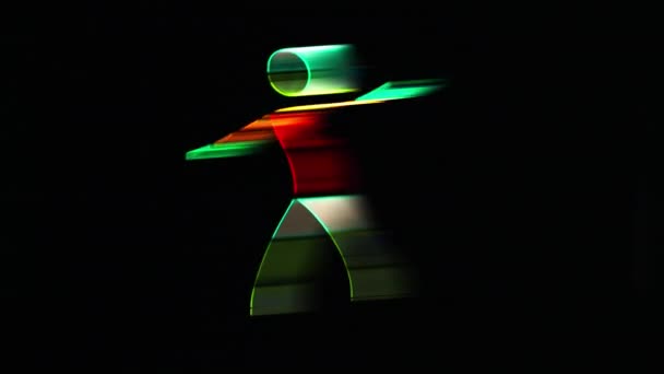 Rolig Dans Flerfärgad Glödande Kostym Tillverkad Neonstickor Skjuten Med Rörelsespåret — Stockvideo