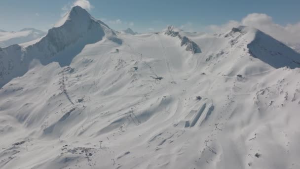 Drone Śnieg Góra Stok Narciarski Ośrodek Narciarski — Wideo stockowe