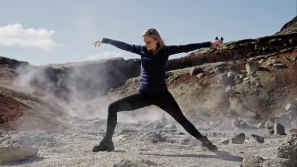 Blond Woman Yoga Fitness Hot Spring — стокове відео