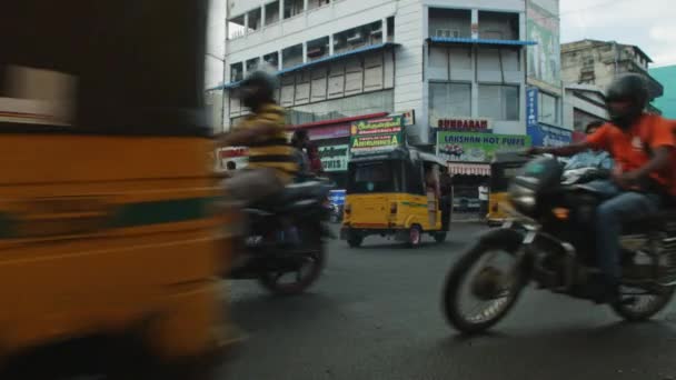 Kom Jongens India Juni 2022 Tuk Tuk Verkeer Stad Mensen — Stockvideo