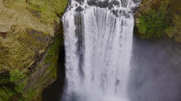 Misty Cachoeira Cascata Falésias Fluir — Vídeo de Stock