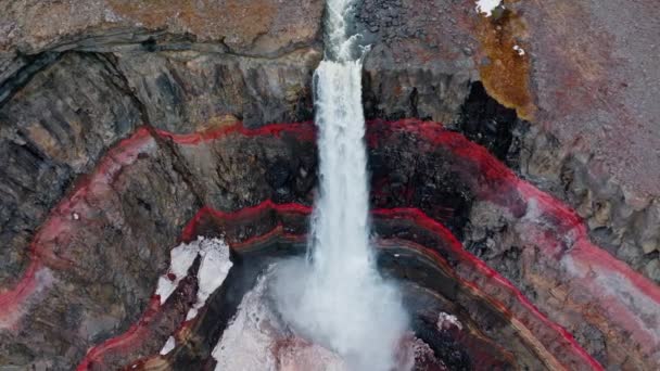 Rot Felsen Wasserfall Fließend Kaskaden — Stockvideo
