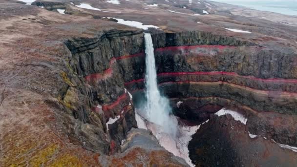 Wasserfall Drohne Rot Felsen Klippe — Stockvideo