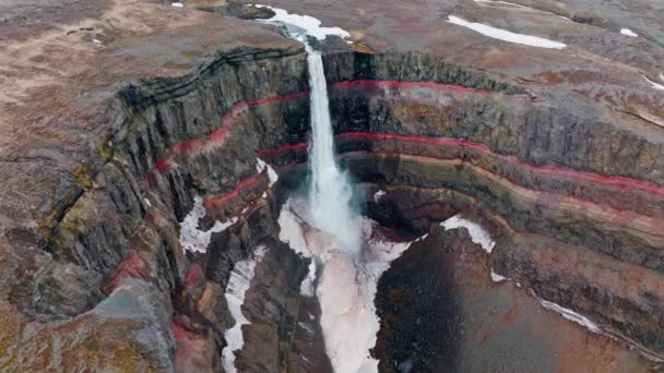 Wasserfall Drohne Rot Felsen Schlucht — Stockvideo