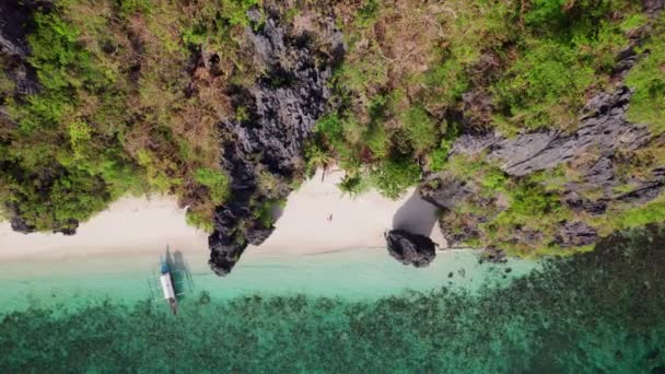 Zoom View Woman Sunbathing Her Dazzling Swimwear Entalula Beach — Stock Video