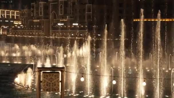Video Izquierda Derecha Mostrando Una Versión Cerca Fuente Dubai Bombillas — Vídeos de Stock