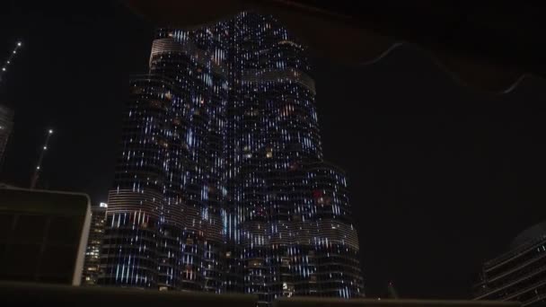 Eine Rahmenaufnahme Des Burj Khalifa Mit Sich Nach Unten Bewegenden — Stockvideo