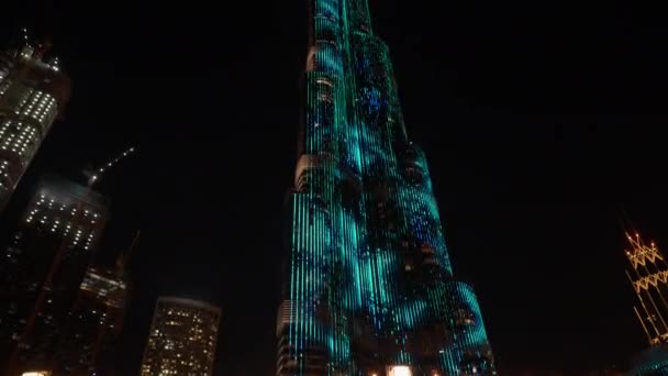 Een Video Opname Een Lage Hoek Toont Burj Khalifa Met — Stockvideo