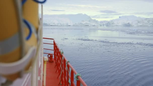 Anel Vida Navios Deck Mar Gelo Litoral — Vídeo de Stock