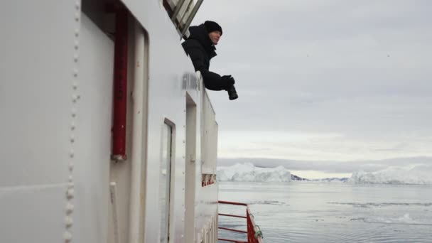 Fotograf Loď Ledovec Moře Muž — Stock video