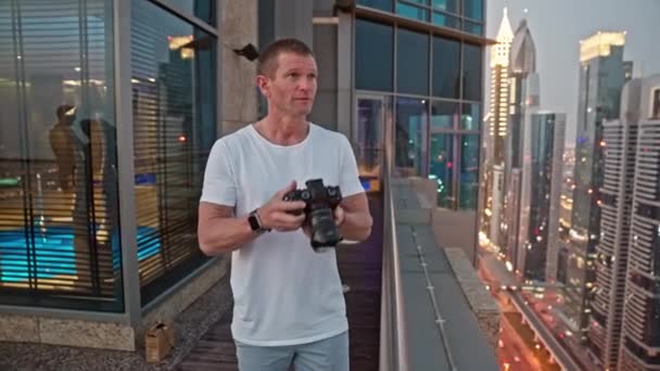 Fotograaf Camera Wolkenkrabber Man Dubai — Stockvideo