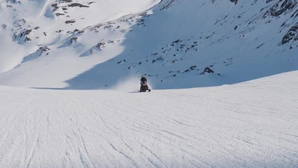 Nieve Nieve Montaña Mujer Ártico — Vídeos de Stock