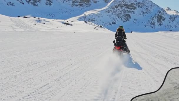 Montar Motos Nieve Montaña Ártico Nieve — Vídeos de Stock