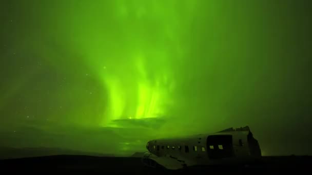 Leuchtend Nordlichter Flugzeug Wrack Polarlichter — Stockvideo
