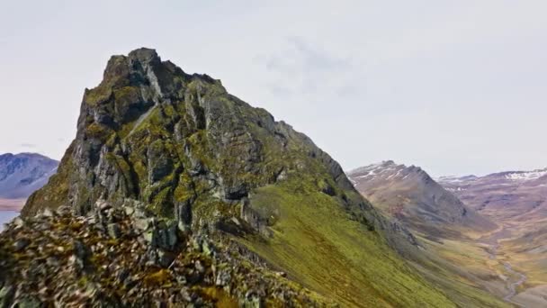 Vista Diurna Del Dron Que Muestra Cordillera Rocosa Eystrahorn Las — Vídeo de stock
