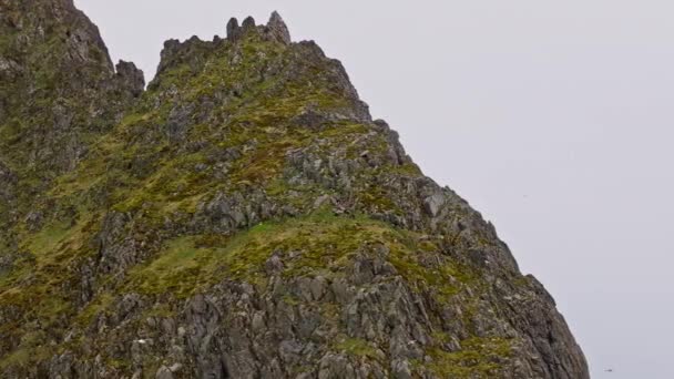 Vista Diurna Cerca Del Dron Escarpada Ladera Montaña Eystrahorn Con — Vídeo de stock