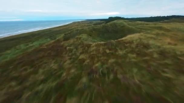 Aerial Footage Drone Flying Rough Grassy Terrains Seaside Hill Cloudy — Vídeo de stock