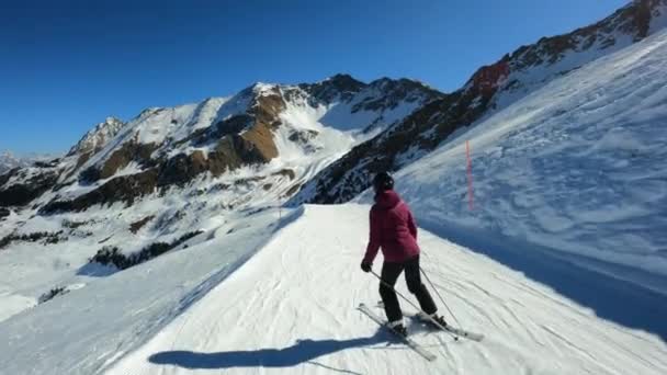 Pov Aufnahme Einer Frau Beim Skifahren Auf Skipiste Skigebiet Pila — Stockvideo