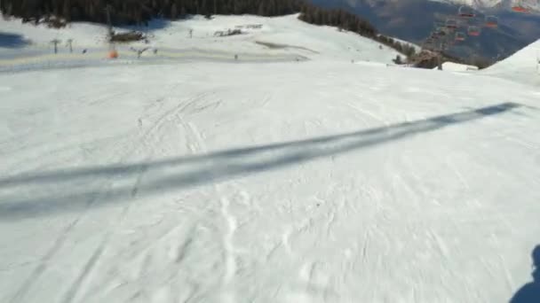 Vista Primeira Pessoa Esquiador Caindo Depois Saltar Uma Pista Esqui — Vídeo de Stock