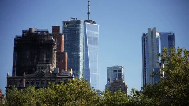 昼間のワン ワールド トレード センターを含むニューヨーク市の高層ビルの静止画 — ストック動画