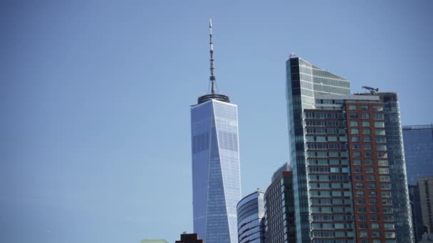 一个显示曼哈顿建筑的视频 其中包括一个世界贸易中心和白天在丽兹卡尔顿的住宅 — 图库视频影像