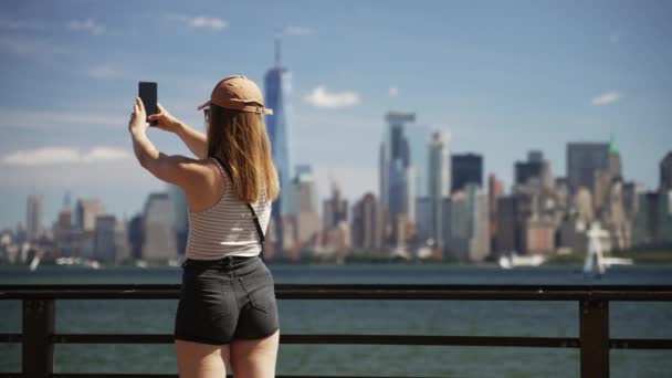Video Showing Back View Woman Standing Place Railing Taking Photo — Videoclip de stoc