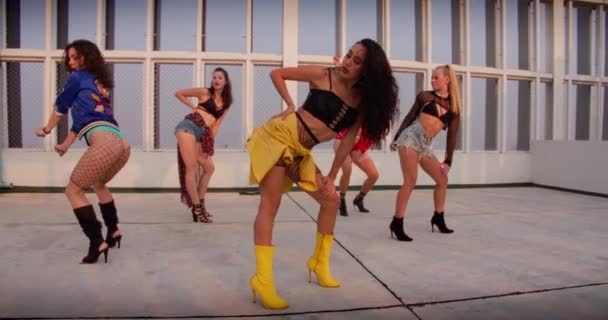 Women Dancing Crew Girl Group Roof — Stok video